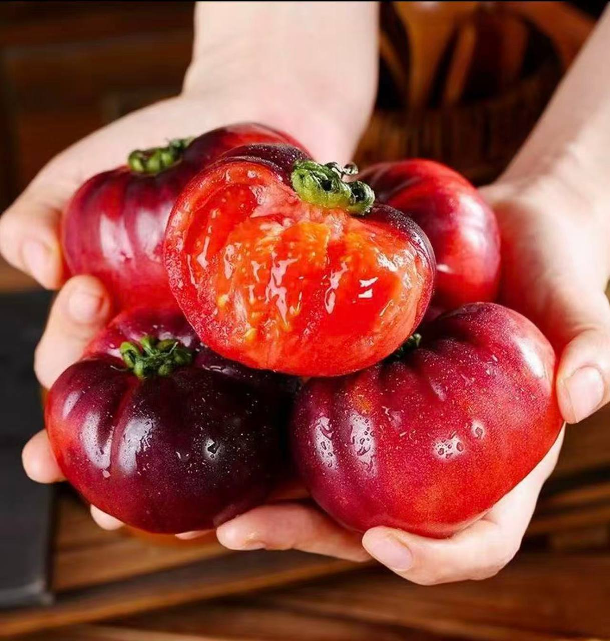 An anthocyanin-packed violet tomato